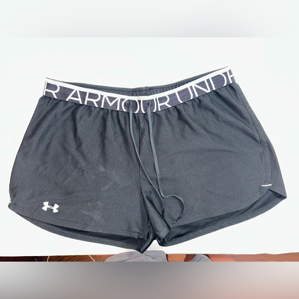 Under armour black athletic shorts